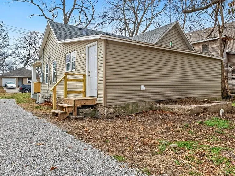 727 E Dale St — Photo 14