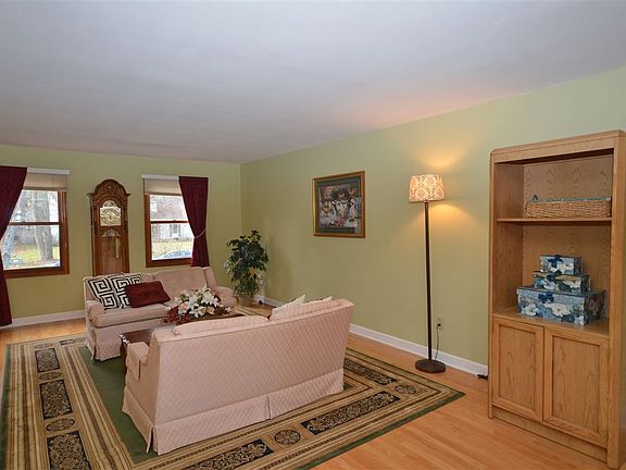 5th image of 8 Woods Way