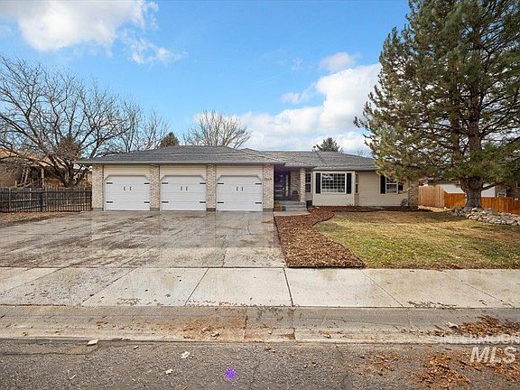 3rd image of 2564 Eastgate Dr