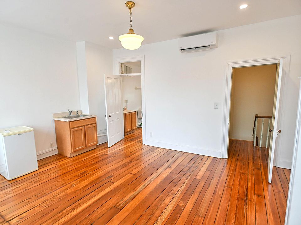 2nd image of 2616 Saint Paul St