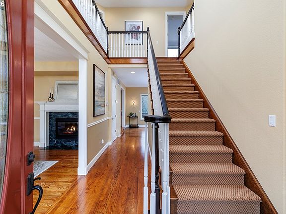 4th image of 1320 NW Parkridge Ln