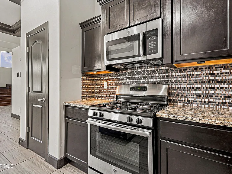 12744 Midland Ct — Photo 35