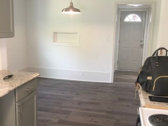 5th image of 124 W Lee Ave