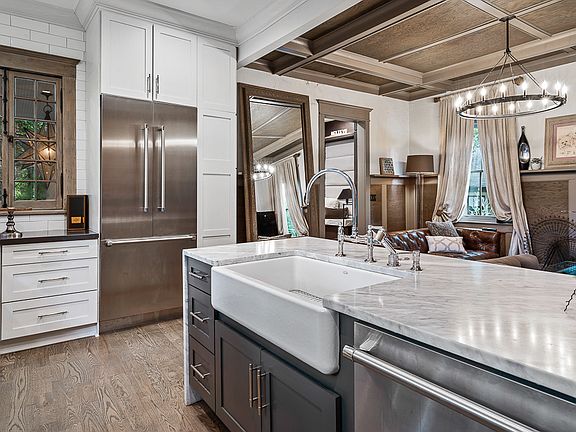 Stainless appl &farmhse sink