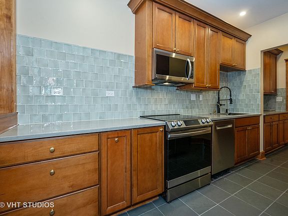 3rd image of 5208 S Ingleside Ave Unit 2S