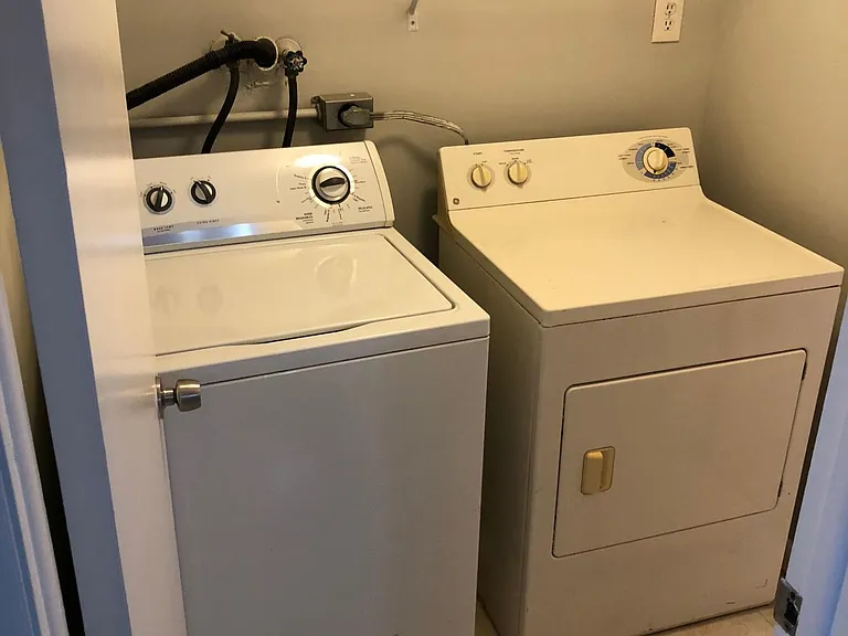 2241 White Pine Cir #B — Photo 6