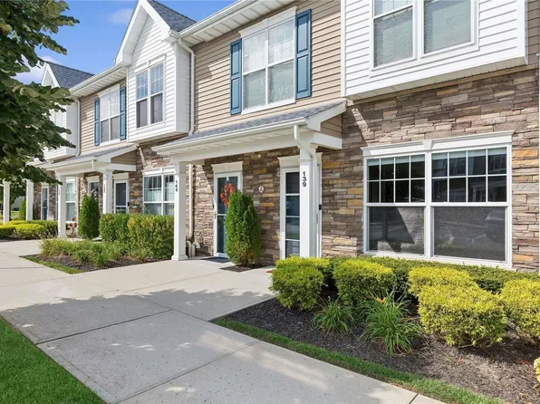 139 Weatherby Lane #139, Central Islip, NY 11722