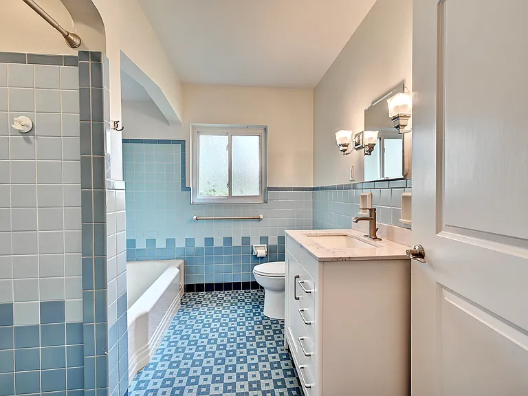 8 Kennedy Rd — Photo 17