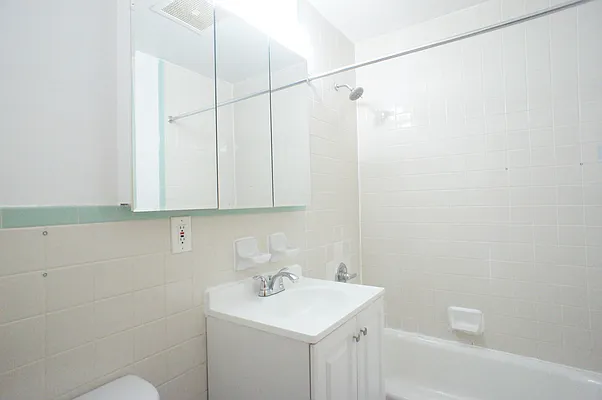 Rented by Nest Seekers International | media 13