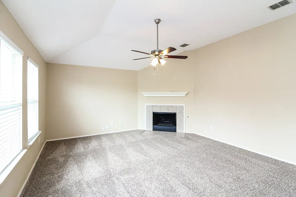 4 bed, 2.0 bath, 2262 sqft, $2,630 — Photo 3