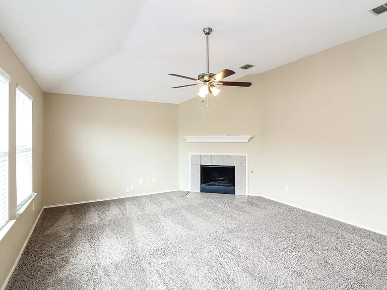 2024 Northridge Dr — Photo 3