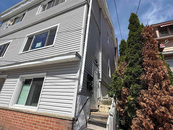2nd image of 557 N Wyoming St