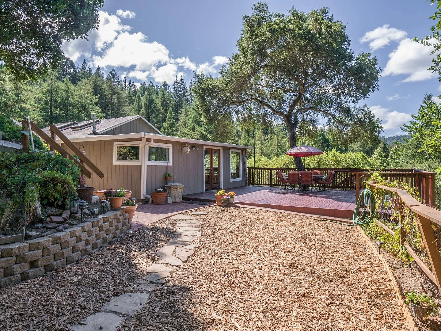 520 Sylvan Ave photo 1