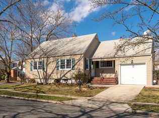 30 Flower Rd, Valley Stream, NY 11581