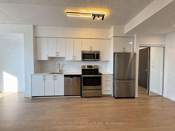 4th image of 7161 Yonge St #2535