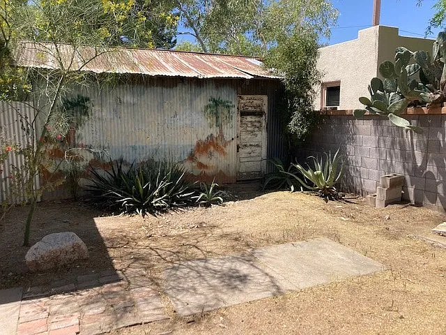 917 N Hoff Ave — Photo 19