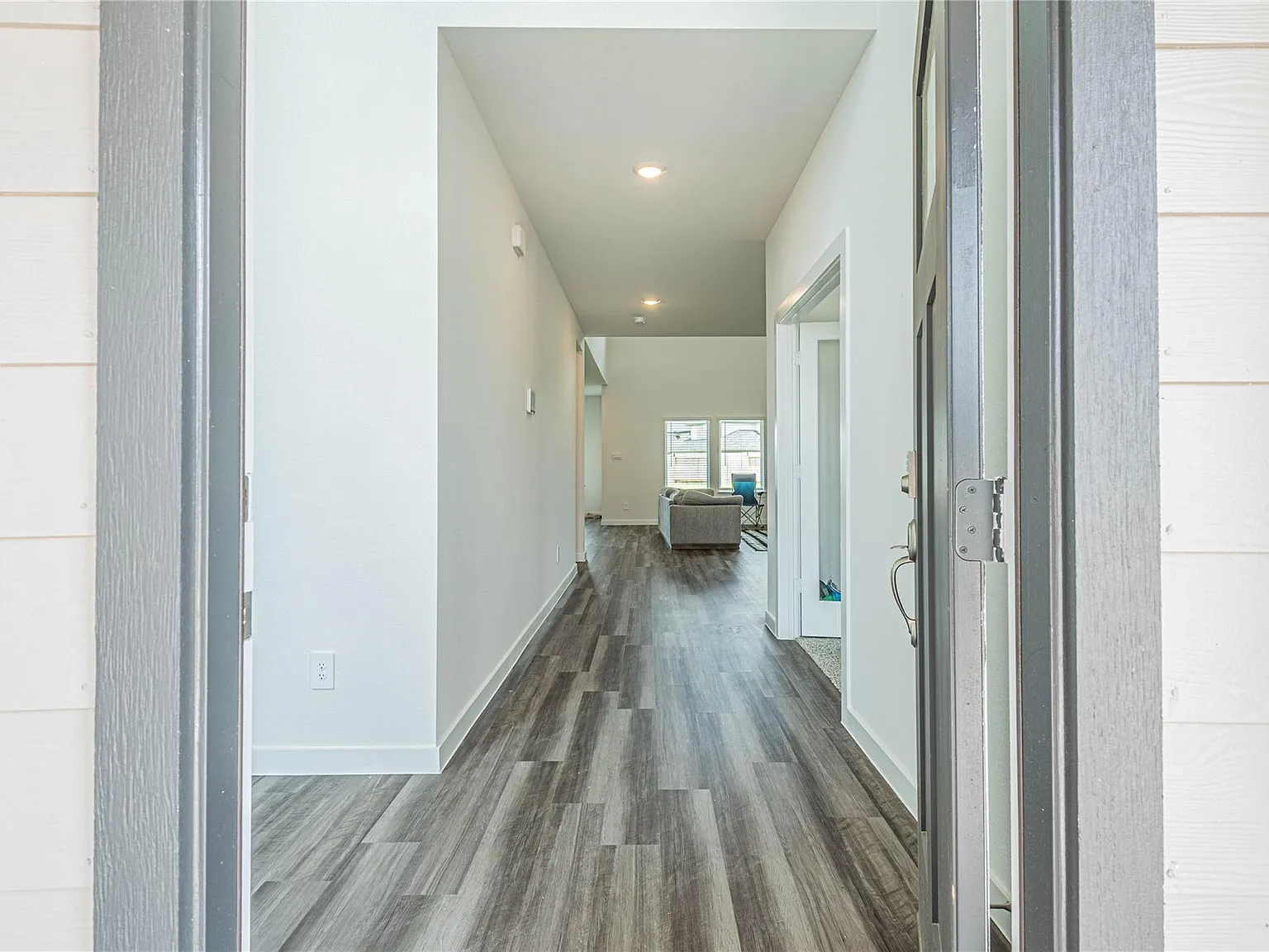 4 bed, 3.0 bath, 2941 sqft, $3,200 — Photo 4