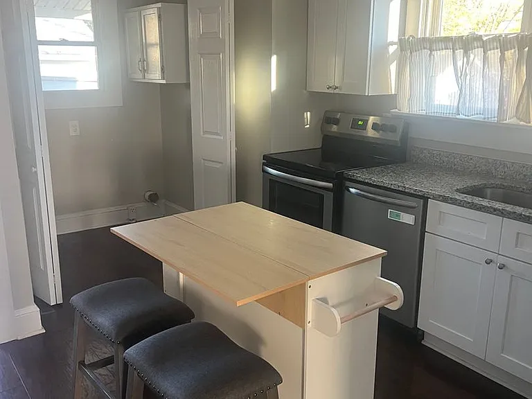 2301 S Ridge Ave — Photo 3