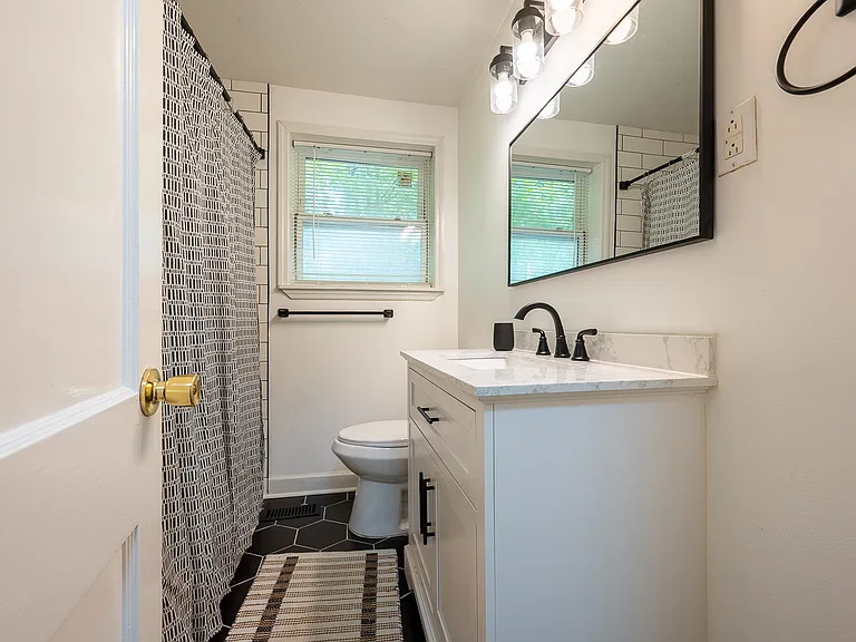 1803 Heath St — Photo 17
