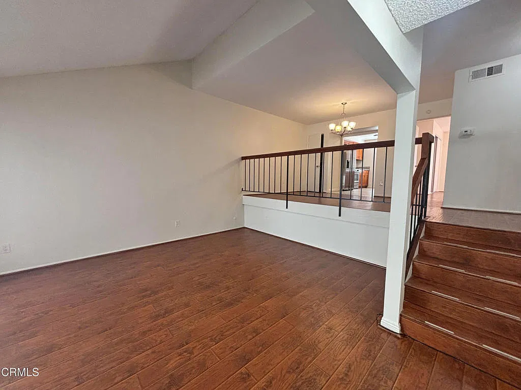 3 bed, 3.0 bath, 1382 sqft, $3,400 — Photo 3