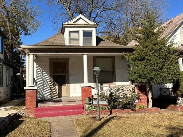 1214 W 41st St, Kansas City, MO 64111
