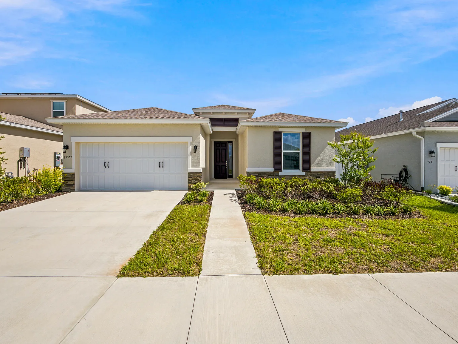 3 bed, 1594 sqft, $2,200 — Photo 1