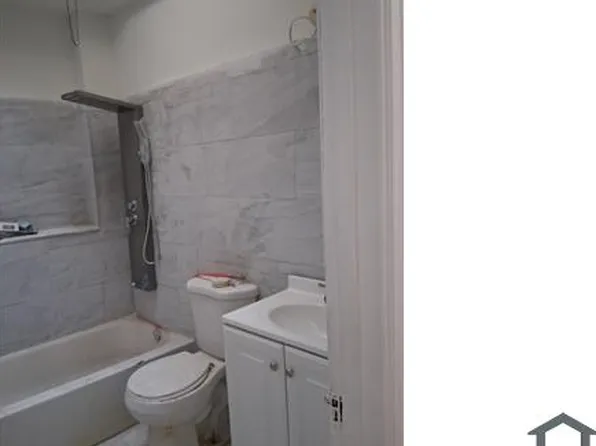 978 Carver St, Philadelphia, PA 19124