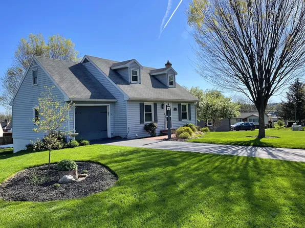 45 Crescent Dr, Manheim, PA 17545