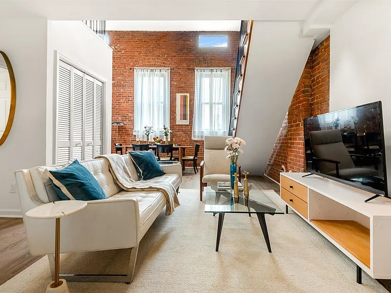 46 Irving St #2R — Photo 16