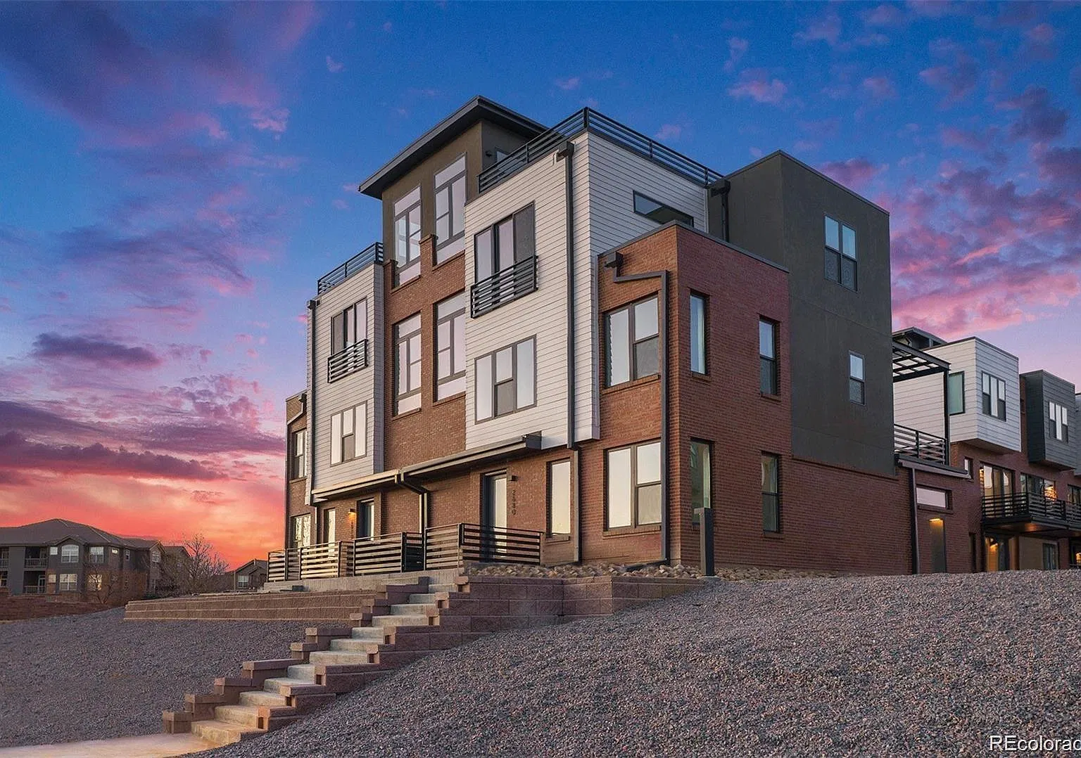 3 bed, 3.5 bath, 2746 sqft, $6,150 — Photo 2