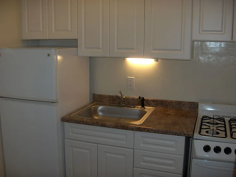 816 Simpson St — Photo 10
