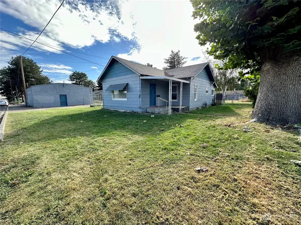 1000 Hillcrest Street, Grandview, WA 98930