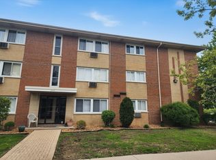 4450 W 111th St APT 22, Oak Lawn, IL 60453