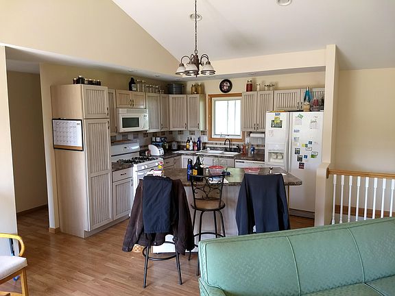 5th image of 110 Donna Dr