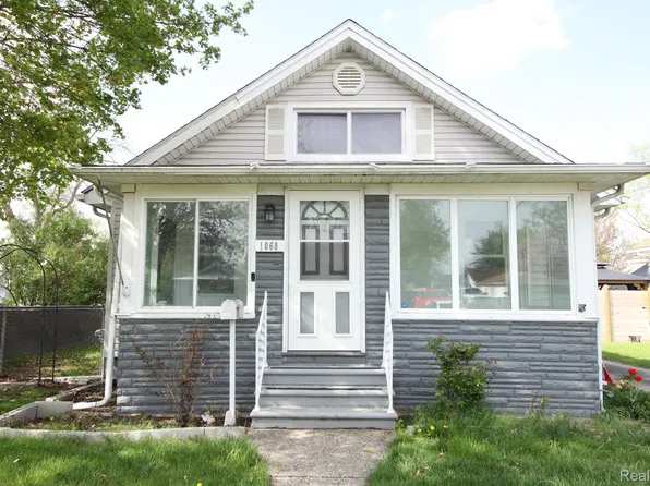1068 La Salle Ave, Waterford, MI 48328