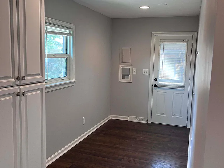 3051 Queen St — Photo 13