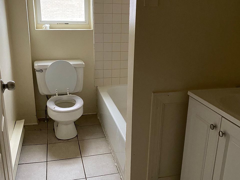 2nd image of 476 S Franklin St #2