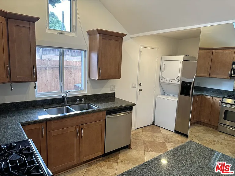 2454 Penmar Ave — Photo 41