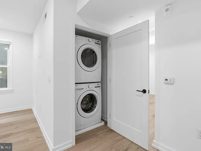 208 Vine St #3F — Photo 9