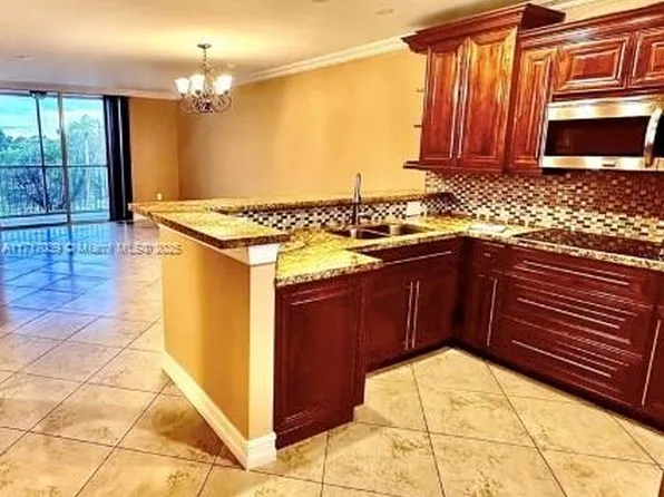 19851 SW 114th Ave APT 302, Miami, FL 33157