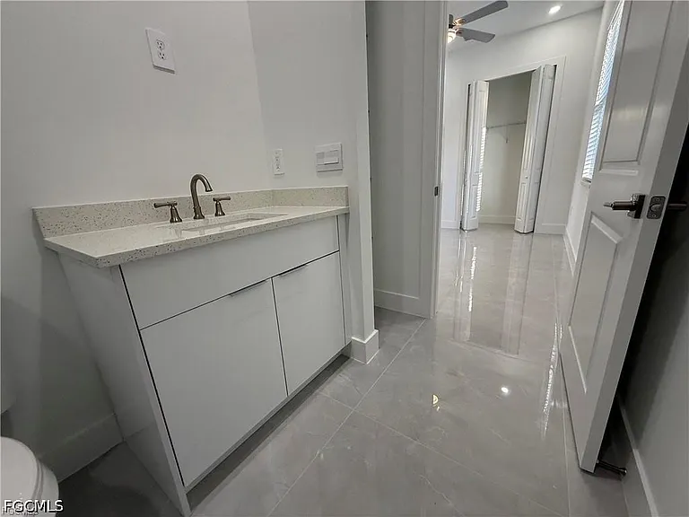 207 W 15th St — Photo 30