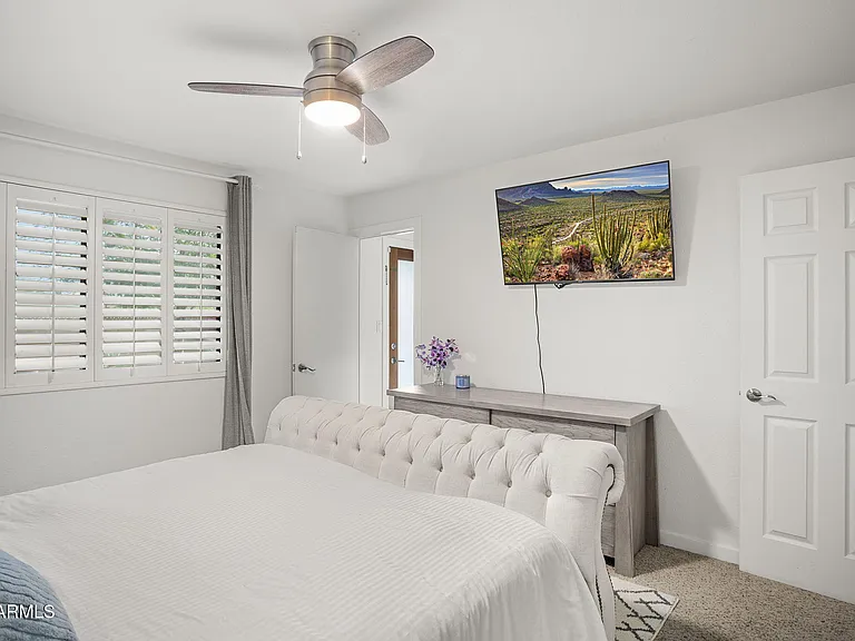 3141 E Sierra St — Photo 21