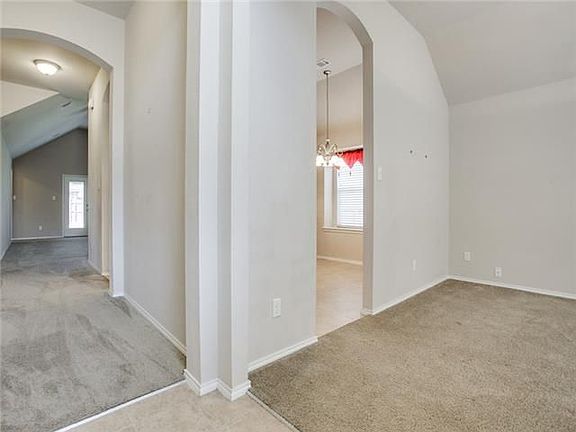 4th image of 312 Crescent Creek Ln