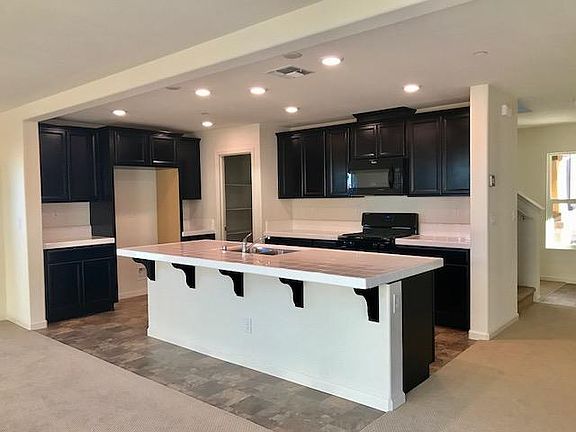 2nd image of 15 Captains Gate Pl