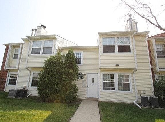 3rd image of 1337 E Wyndham Cir APT 207