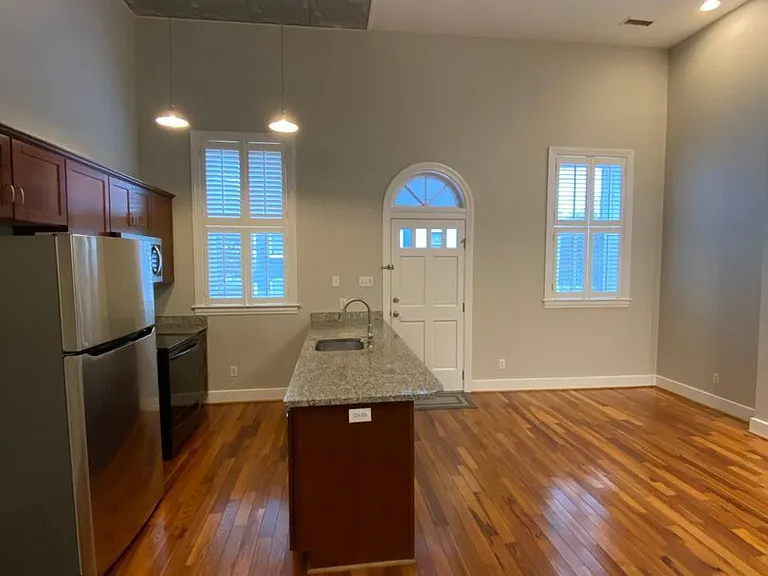 729 Catherine St — Photo 5