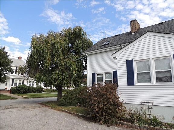Exterior driveway side facing Butler Street....beautiful tree lined street.