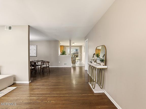 4th image of 129 Liverpool Court