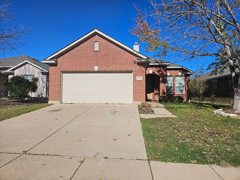 2341 Clairborne Dr — Photo 1