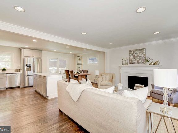 3rd image of 6433 Cygnet Dr